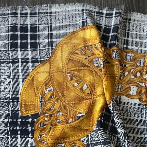 Chanel VTG Cashmere Silk Black & White Striped CC Gold Medallion Chain Scarf! - Picture 9 of 9